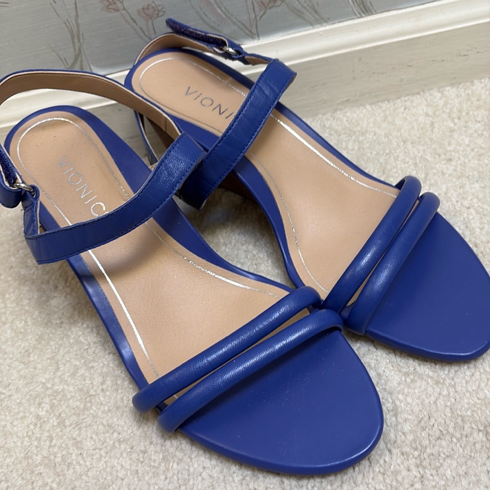 NWOT Vionics Emmy Backstrap Wedge Sandal